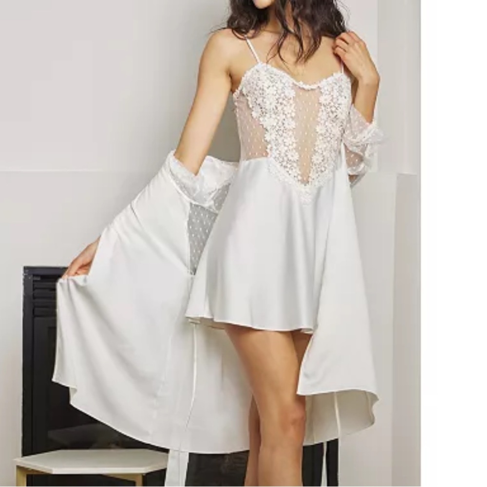 Flora Nikrooz Collection Lingerie Chemise Nightgown and wrap set